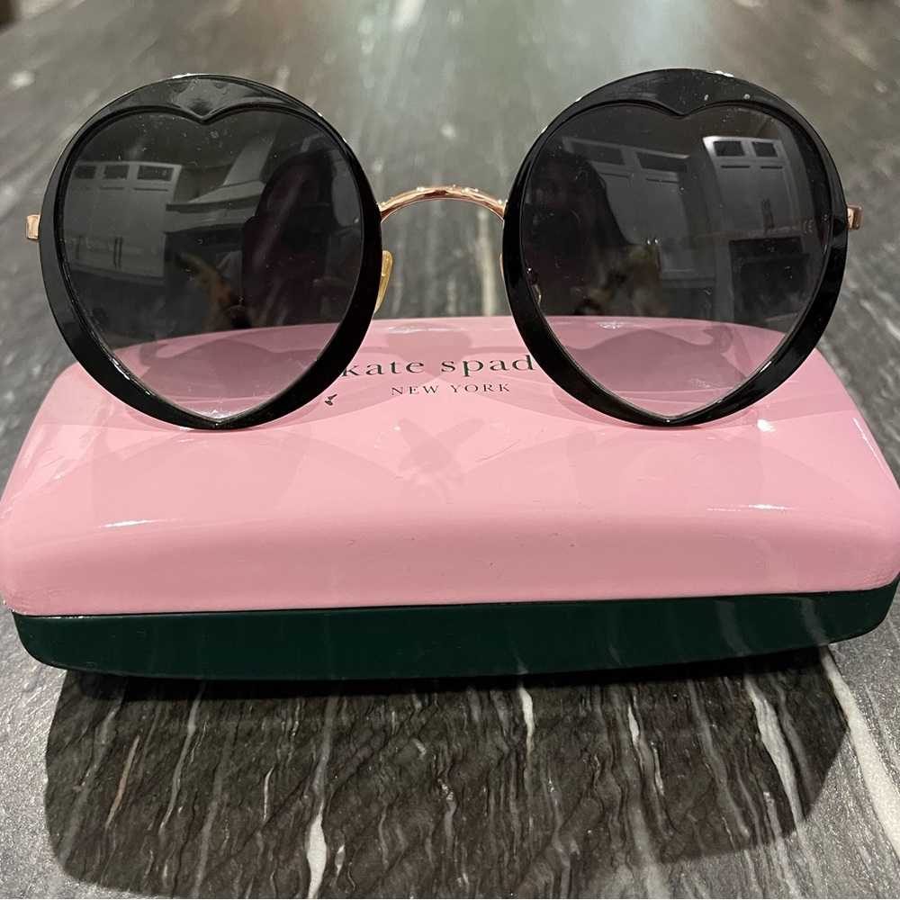 Kate Spade hello sunshine heart shaped sunglasses w/ case & cleaning cloth.